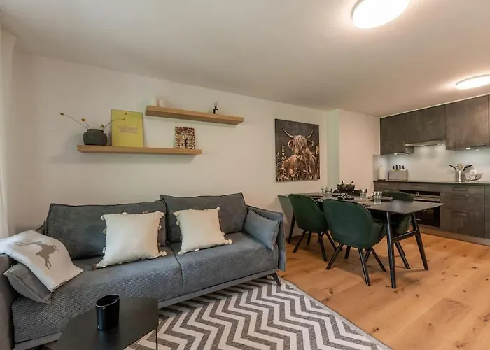 Stylish By Bus, Train And Village Center زيرمات