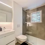 Stylish By Bus, Train And Village Center Apartment *