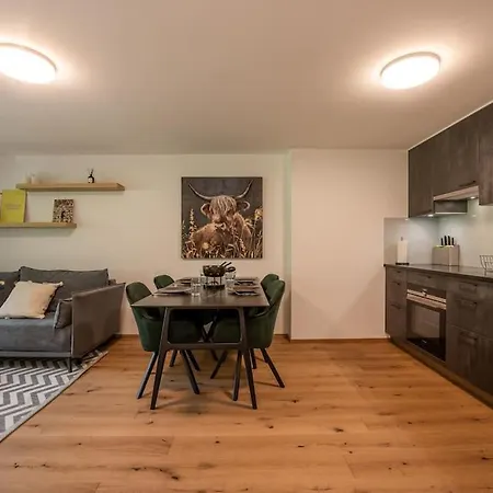 Newly Renovated 2 아파트